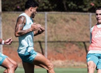 Jovem Rayan Lelis treina com o time profissional após lesões de atacantes do Cruzeiro; veja