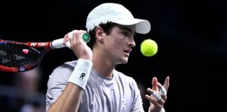 João Fonseca perde para Karen Khachanov, dá adeus ao Masters 1000 de Paris e encerra maratona de jogos