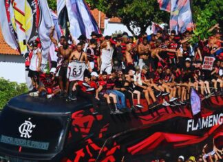 Torcida faz a festa no Galeão enquanto Flamengo embarca para final em Lima