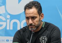 Dirigente do Paysandu chora após rebaixamento na Série B e vê Corinthians e Palmeiras como exemplos: ‘Se reconstruíram’