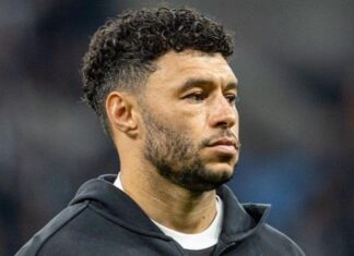 Alex Oxlade-Chamberlain: Why is the midfielder training with Arsenal?