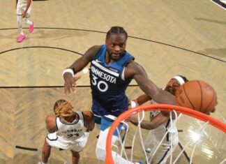Aposta em formação com três pivôs funciona, e Timberwolves vencem os Nets fora de casa