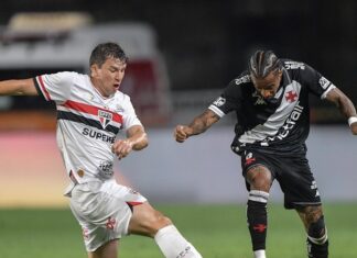 Após lesão de Jair, Tchê Tchê e Hugo Moura vêm se revezando na disputa por uma vaga no time titular do Vasco