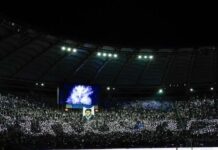 Lazio, da brividi la coreografia dedicata a Paparelli prima della vittoria sul Cagliari