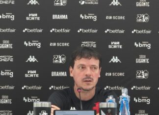 Fernando Diniz: ‘Marcamos mal e jogamos mal. Sou o grande responsável por isso. Não tivemos chance de ganhar’