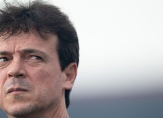 Fernando Diniz: ‘A gente tem que ficar triste porque o torcedor não merece isso aí, merece mais’