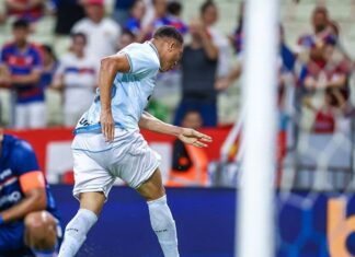 Fortaleza leva gol ‘mais bizarro’ do Brasileirão, empata com o Grêmio e se afunda no Z-4