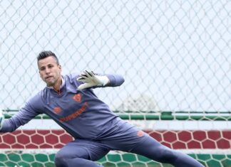 Fábio atinge marca expressiva com a camisa do Fluminense e ainda pode subir em mais um ranking
