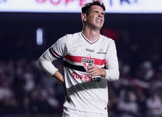 Exames de Oscar no São Paulo apontam alteração cardíaca; jogador é internado e permanece em observação