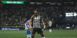 Com hat-trick de Deyverson, Fortaleza busca empate com Atlético-MG no fim e estraga festa de Hulk