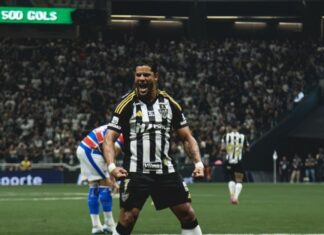 Com hat-trick de Deyverson, Fortaleza busca empate com Atlético-MG no fim e estraga festa de Hulk