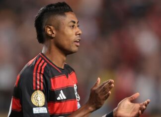Caso Bruno Henrique: STJD retira gancho de atacante do Flamengo e aplica multa de R$ 100 mil; jogador está liberado para atuar
