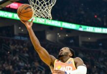 Antetokounmpo se machuca no primeiro tempo, e Bucks não resistem aos Cavs fora de casa