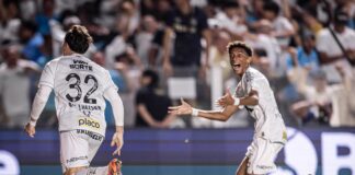 Com gol de Rollheiser e Vila Belmiro em festa, Santos FC vence clássico com Palmeiras – Santos Futebol Clube