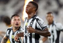 Sensação panamenha brilha, Botafogo vira sobre o Sport e entra no G-5 do Brasileirão