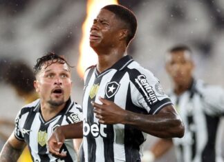 Sensação panamenha brilha, Botafogo vira sobre o Sport e entra no G-5 do Brasileirão