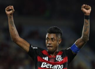 Não queria ser centroavante? Bruno Henrique retoma caminho dos gols no Flamengo e atinge feito que não acontecia desde 2021