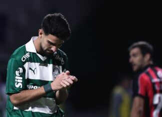 Palmeiras ‘martela’ Vitória, mas só empata e vai precisar ‘secar’ Flamengo para não ver rival disparar no Brasileirão