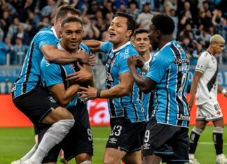 Dupla decide, Grêmio vence o Vasco e se afasta da zona de rebaixamento do Brasileirão
