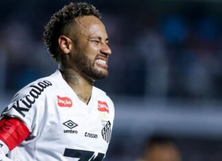 De ‘contato muito mínimo’ a ‘chuta a perna’: como árbitro mudou de ideia após rever lance de pênalti de Neymar em Reinaldo