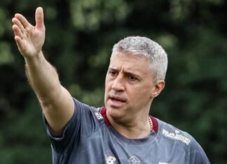 Crespo monta estratégia diferente e define escalação do São Paulo para enfrentar o Corinthians