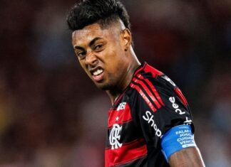 Bruno Henrique será reavaliado pelo Flamengo após ser substituído com dores em clássico contra o Fluminense