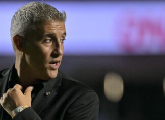OPINIÃO: Crespo precisou de só 3 palavras para definir decadência do São Paulo (e elas servem para Corinthians e Santos)