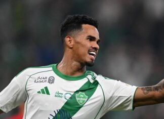 Com um a menos, Al-Ahli bate Al-Qadsiah e entra no G-4 da Liga Saudita – Portal