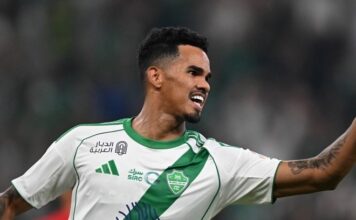 Com um a menos, Al-Ahli bate Al-Qadsiah e entra no G-4 da Liga Saudita – Portal