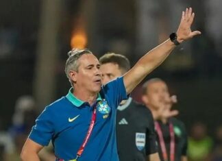 Técnico da seleção sub-17 celebra classificação para a semifinal da Copa do Mundo – Portal