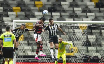 Atlético sai na frente, mas Flamengo pressiona e empata nos acréscimos