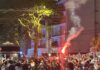 Com sinalizadores e Danilo ‘no meio da galera’, Flamengo chega a Lima com muita festa
