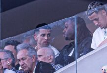 Cancelo, João Félix e Renan Lodi acompanham Wesley em jogo do Corinthians e ganham camisas: ‘Até breve’