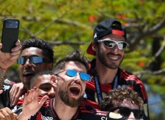 Ex-Palmeiras, Viña puxa provocação durante festa do tetra da Libertadores do Flamengo: ‘Não tem Mundial’