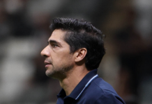 Abel diz por que beijou medalha de vice da Libertadores e dispara sobre títulos com o Palmeiras: ‘Os que ganhei não têm asteriscos’
