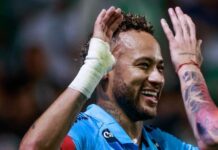 Neymar vira destaque em jornal espanhol após hat-trick no Santos: ‘Mancando, sem ritmo, com joelho quebrado e acima dos demais’