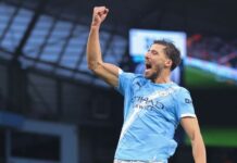 City aproveita derrota do Arsenal, vence com direito a assistência de letra e cola no líder da Premier League