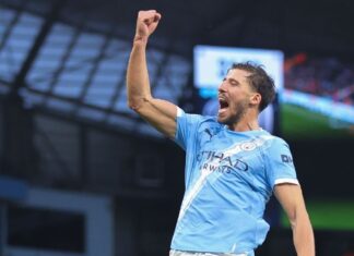 City aproveita derrota do Arsenal, vence com direito a assistência de letra e cola no líder da Premier League