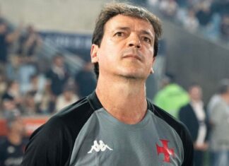 Diniz diz que torcida do Vasco está machucada e se ‘derrete’ por energia no Maracanã: ‘Também é a nossa casa’
