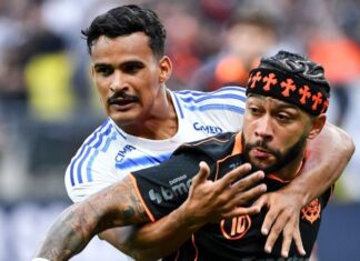 Hugo destrona Cássio, pega até pênalti de Gabigol e Corinthians vai à final da Copa do Brasil