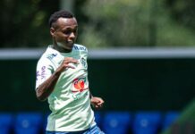 Botafogo traça plano para não perder fortuna investida em ex-Grêmio