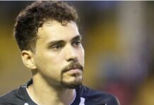 Meia treinado por Luís Castro no Botafogo fica livre no mercado e pode interessar ao Grêmio