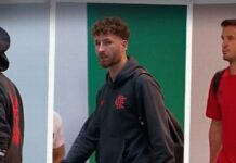 Sem Filipe Luís, Flamengo chega ao Rio de Janeiro com clima leve e de muitas fotos após vice para o PSG