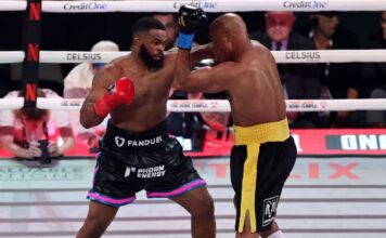 Anderson Silva nocauteia Woodley e vence confronto de ex-campeões do UFC no boxe