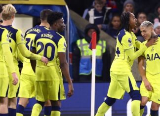 Com dois gols anulados e assistência de Richarlison, Tottenham bate o Crystal Palace e se recupera na Premier League