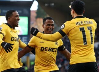 Árias marca pela 1ª vez, Wolverhampton atropela West Ham e finalmente vence na Premier League