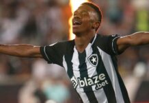 Santos avalia entrar na disputa com clube chinês por Jeffinho, do Botafogo