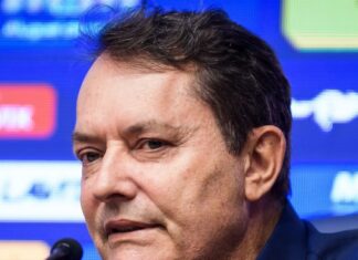 Pedrinho reúne elenco do Cruzeiro e avisa que não vai vender Kaio Jorge para o Flamengo