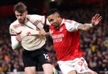 Arne Slot mantém invencibilidade sobre Arteta, Arsenal empata com Liverpool e desperdiça chance de disparar na Premier League