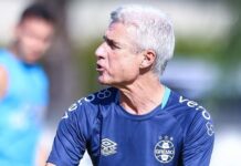 Arthur exalta Luís Castro após vitória contra o Avenida: “Absorvermos as novas ideias”